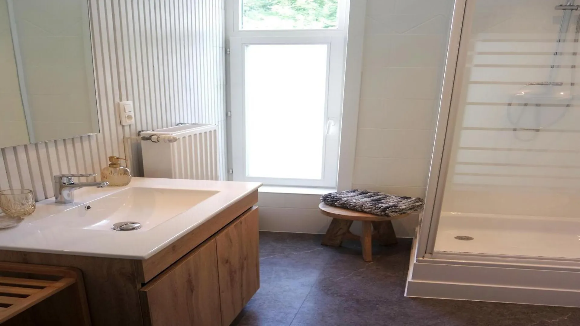 Town House With View Over The 3 Towers Of Bruges, Cleaning Included Hébergement de vacances
