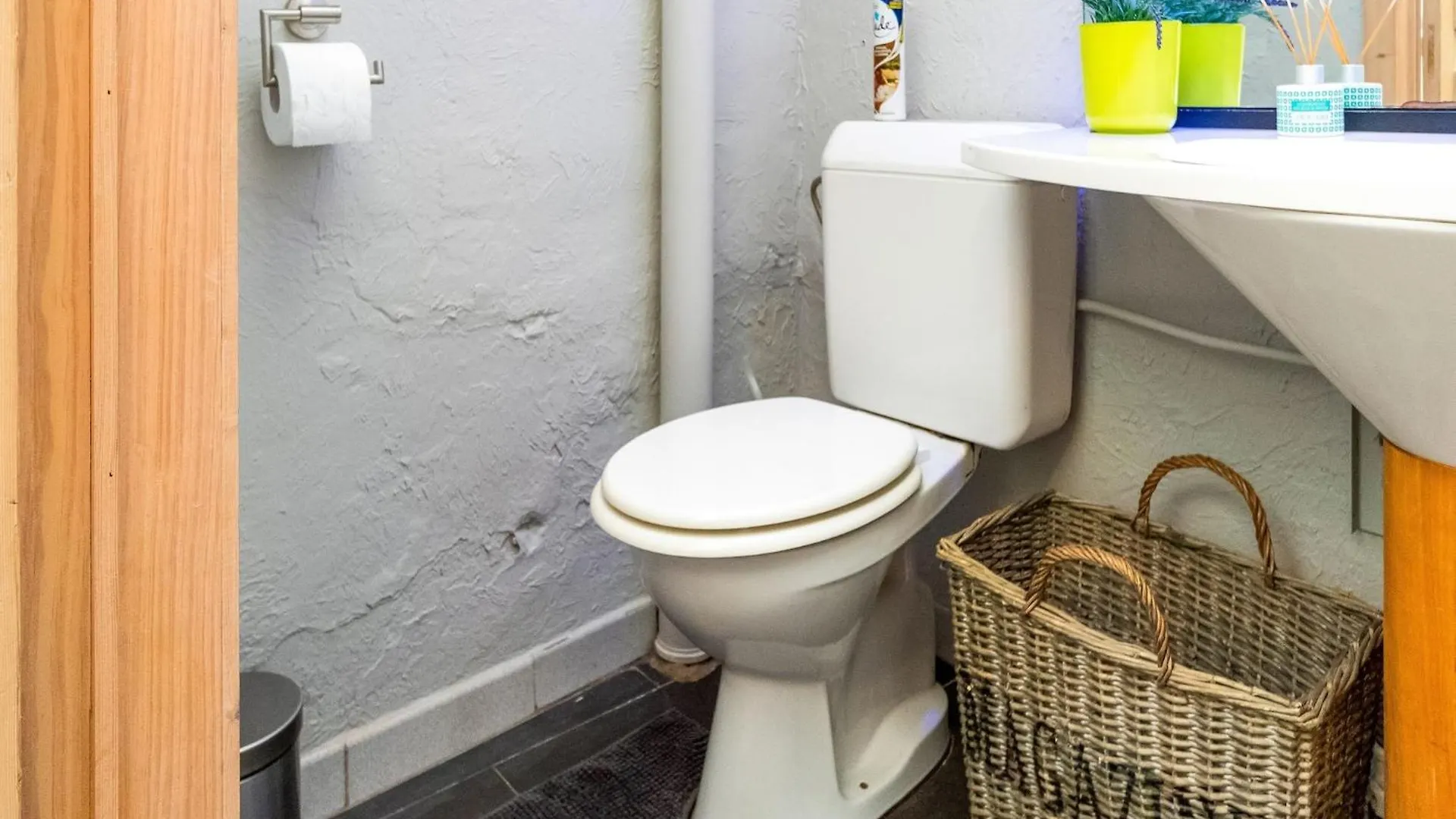 Town House With View Over The 3 Towers Of Bruges, Cleaning Included Hébergement de vacances
