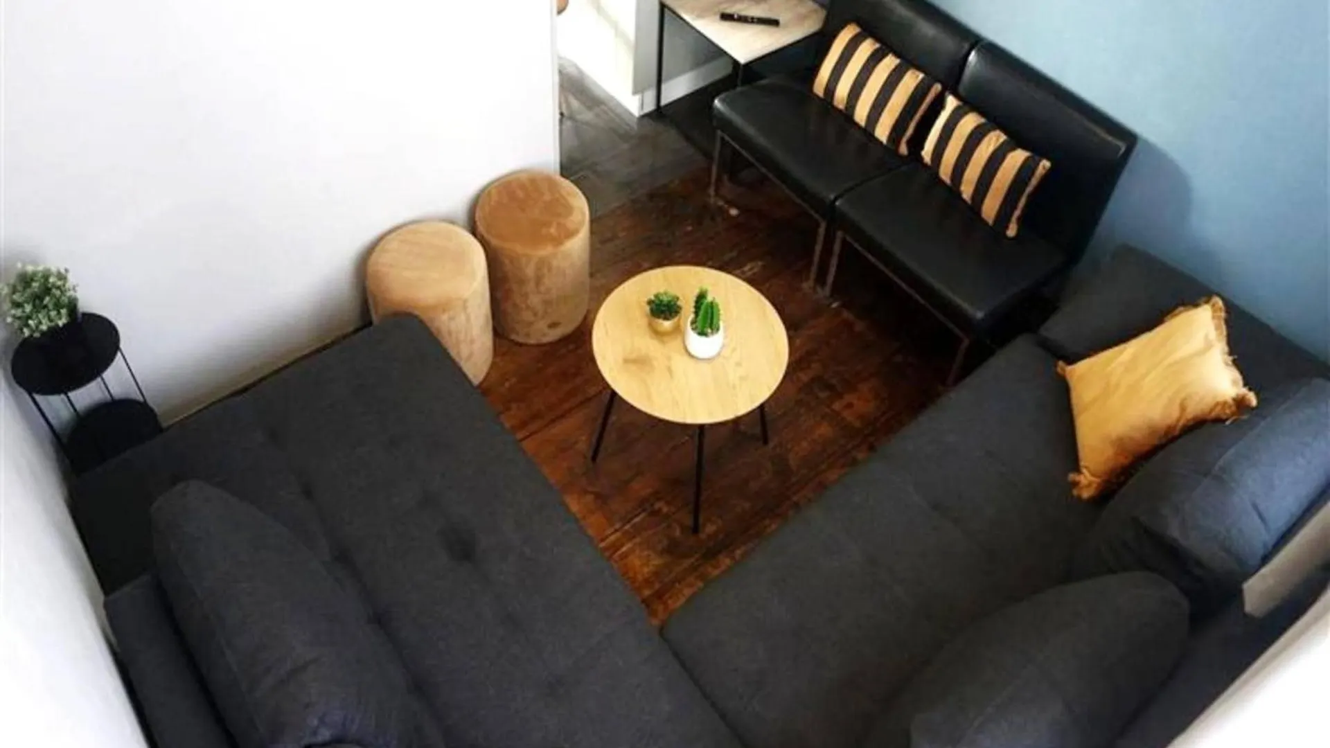 Town House With View Over The 3 Towers Of Bruges, Cleaning Included contacts