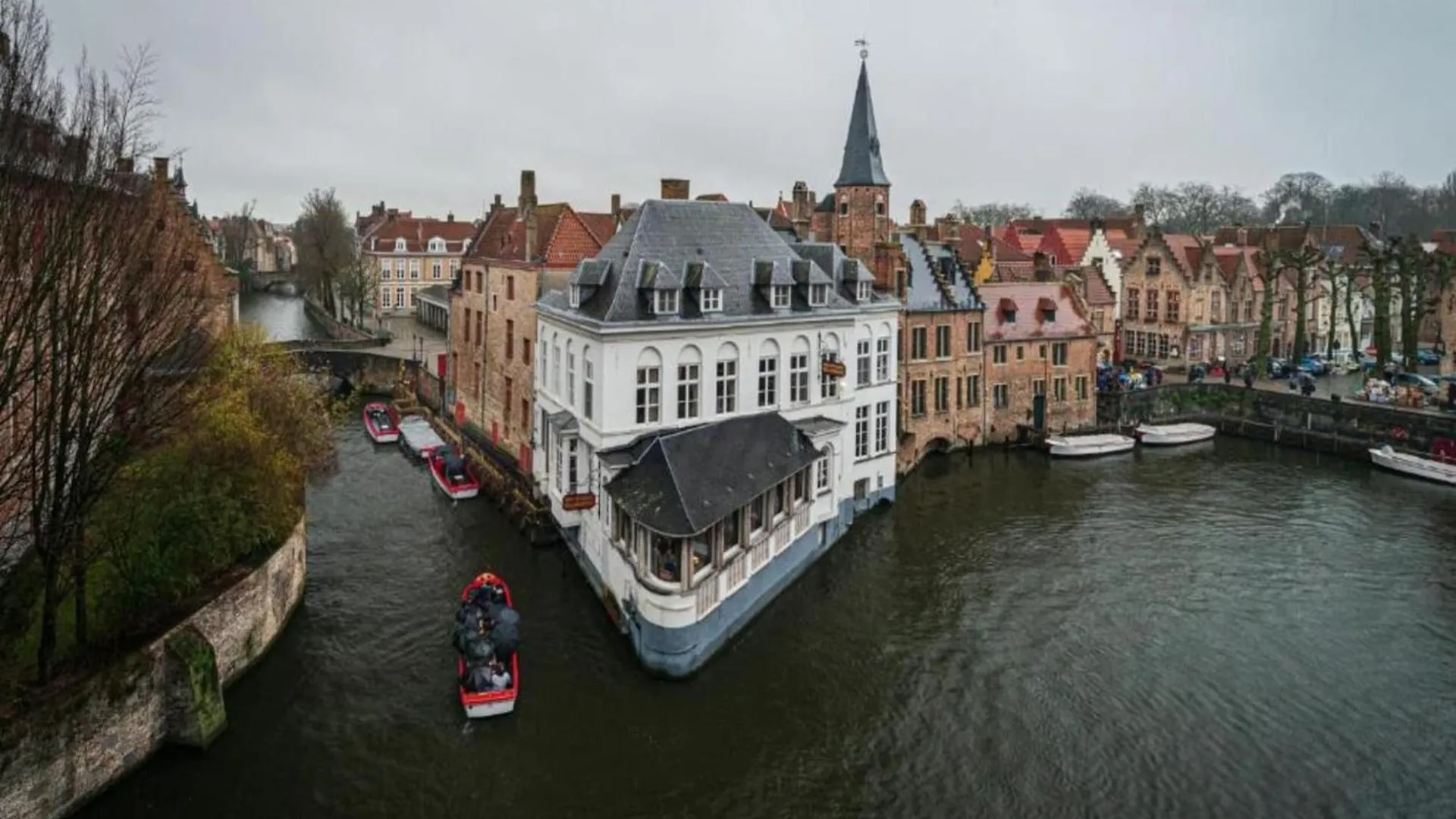 Town House With View Over The 3 Towers Of Bruges, Cleaning Included