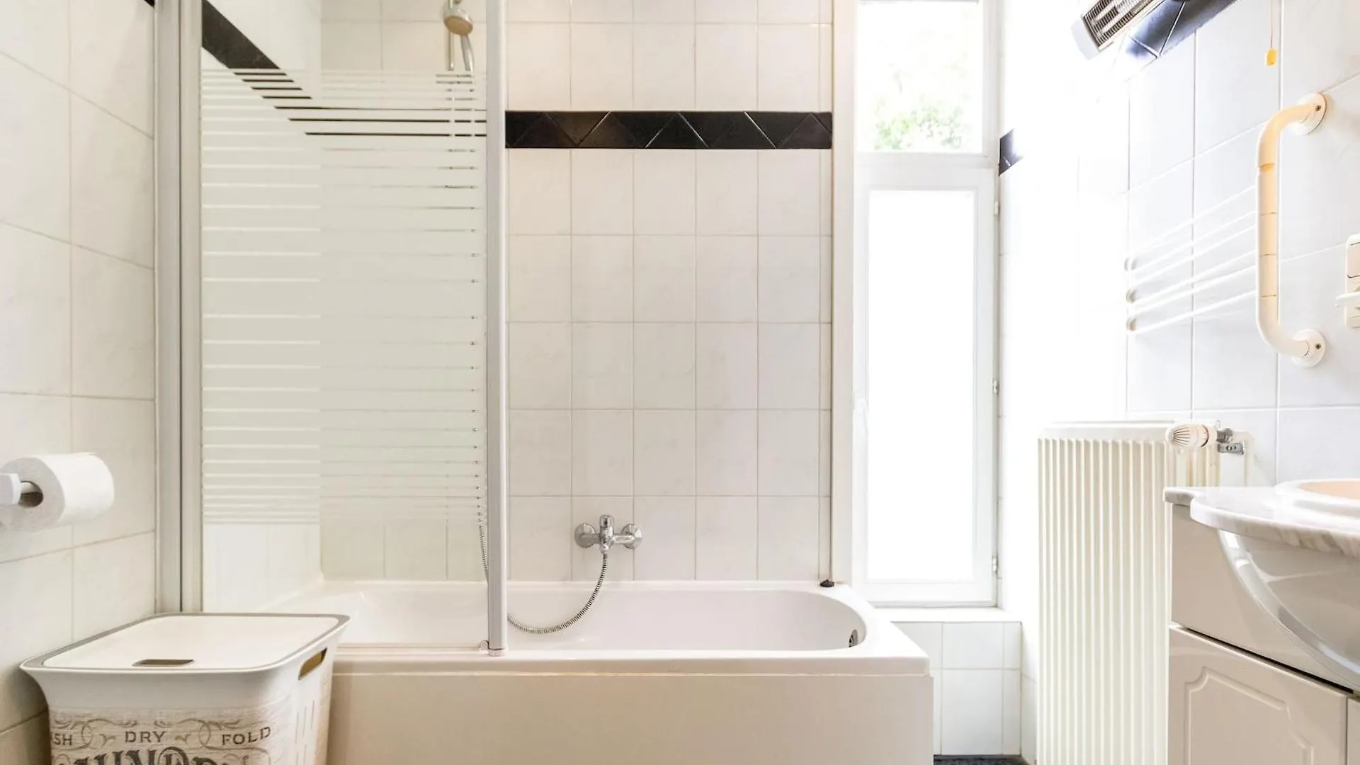 Town House With View Over The 3 Towers Of Bruges, Cleaning Included
