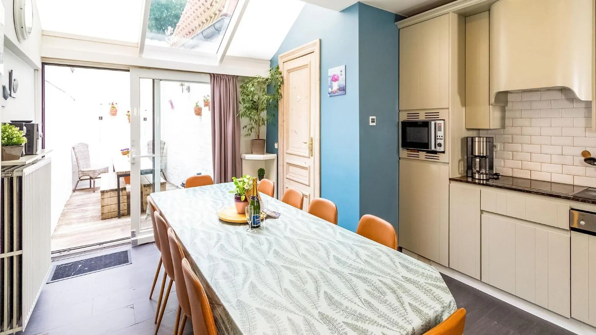 Town House With View Over The 3 Towers Of Bruges, Cleaning Included Дом отдыха Брюгге
