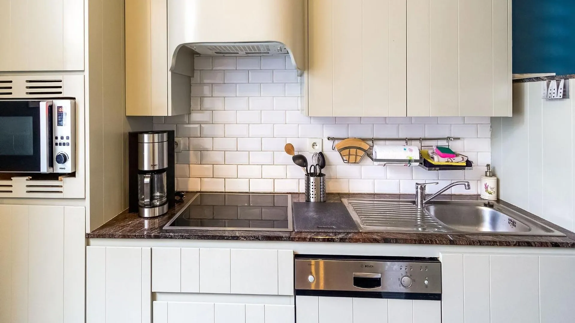 Town House With View Over The 3 Towers Of Bruges, Cleaning Included 0*, Брюгге